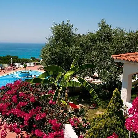 מלון דירות Villaggio Smedile 3*
